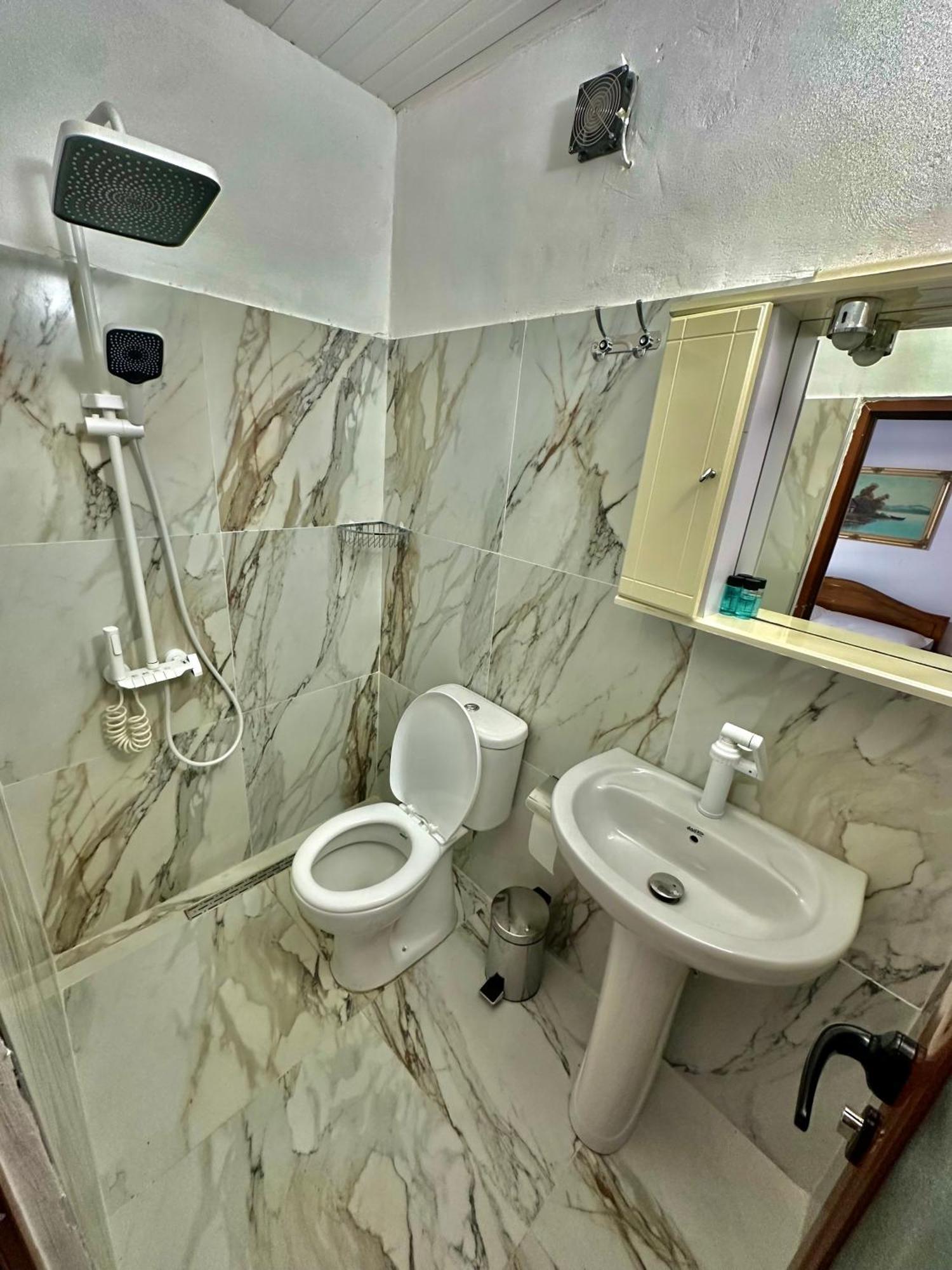Grandpas House Otel Gjirokastër Dış mekan fotoğraf