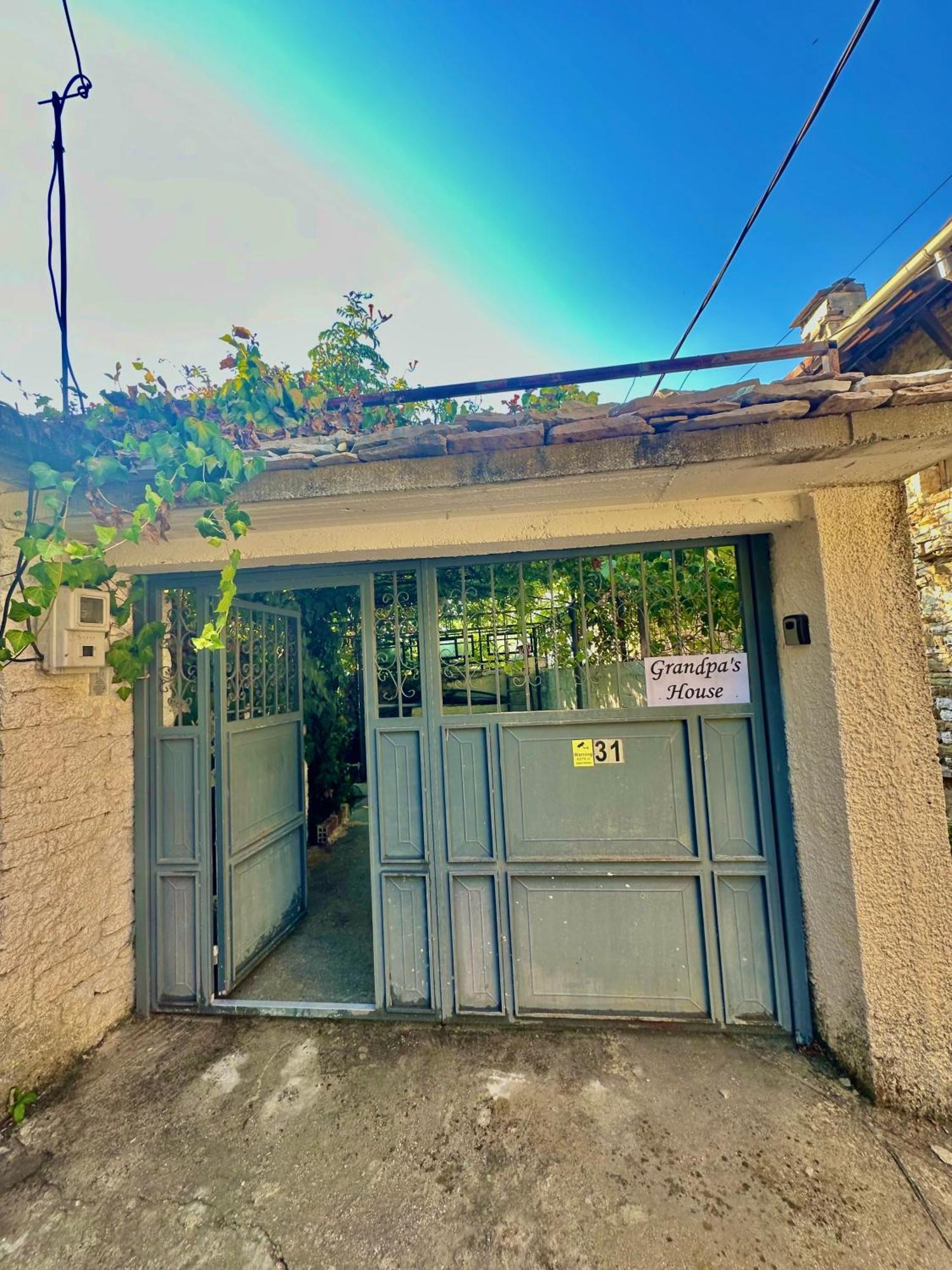 Grandpas House Otel Gjirokastër Dış mekan fotoğraf